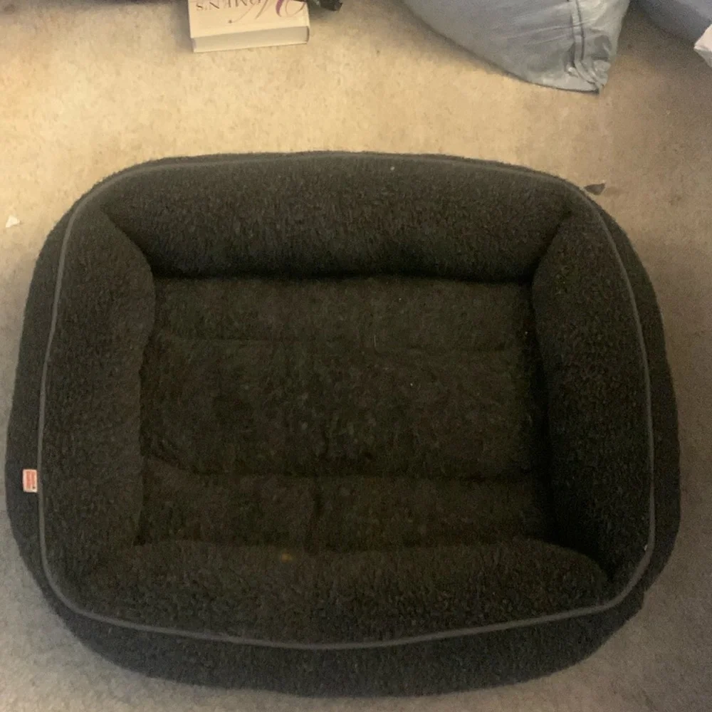 Boots and barley black dog bed! Slightly used—not abused. Dogs under 27pounds